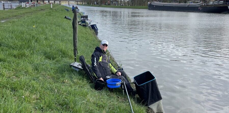 Jan Kiewiet wint in het Merwede kanaal