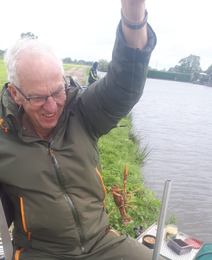 Paul Stasse wint aan de vijver achter de de Prins Hendrikstraat